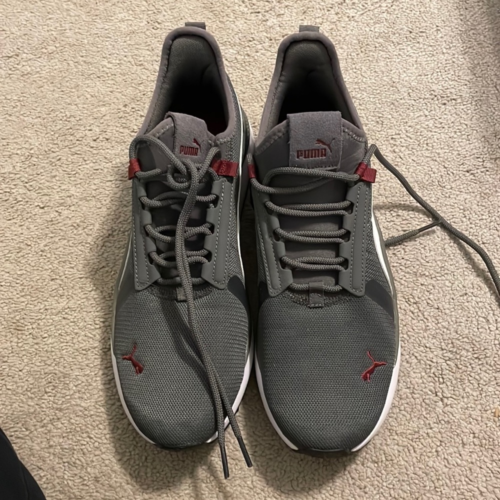 Men’s puma sneakers